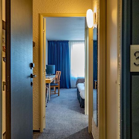 กีริอาด มงชาแน็ง Hotel มงต์ชาแน็ง ภายนอก รูปภาพ