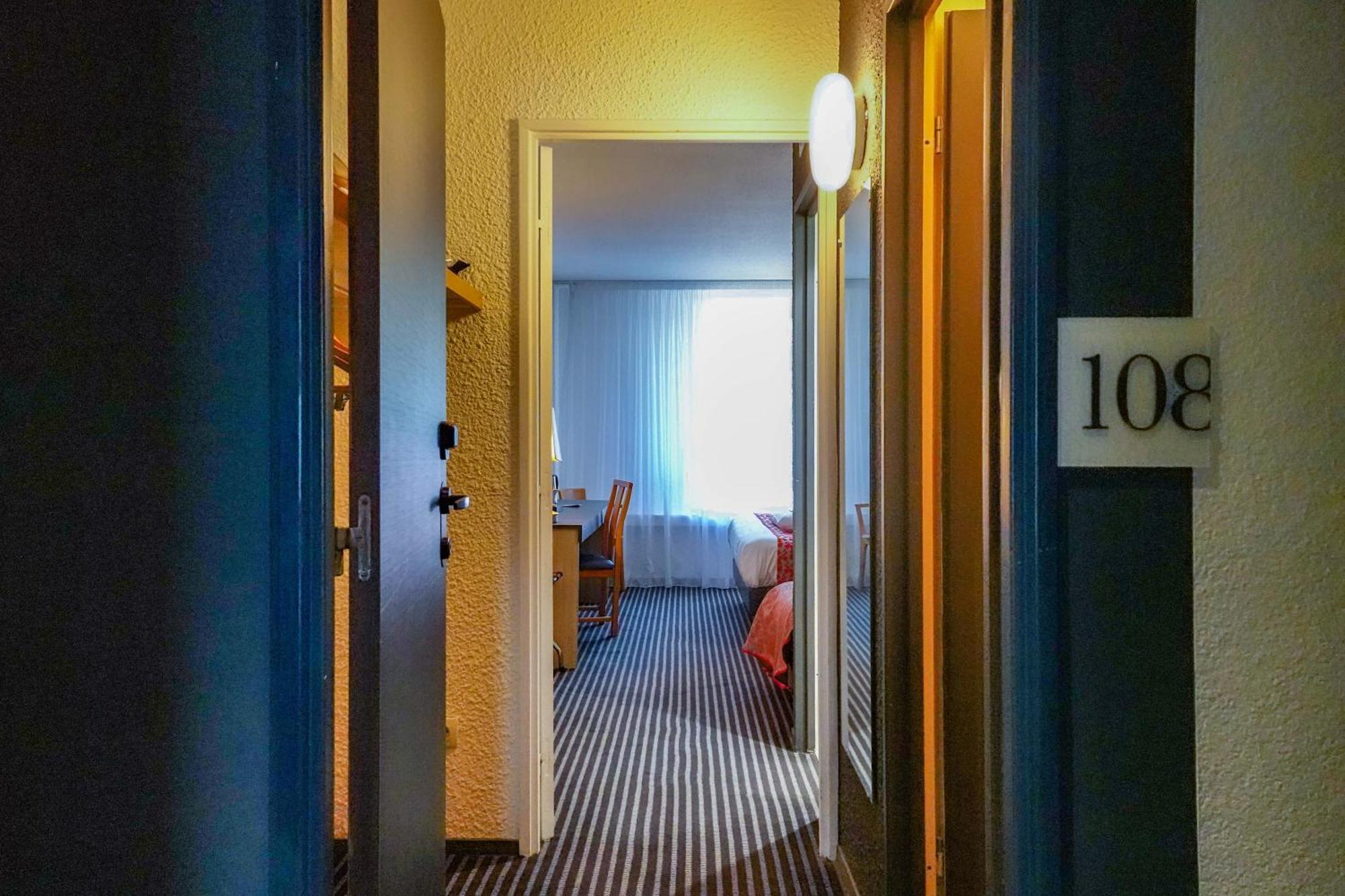 กีริอาด มงชาแน็ง Hotel มงต์ชาแน็ง ภายนอก รูปภาพ